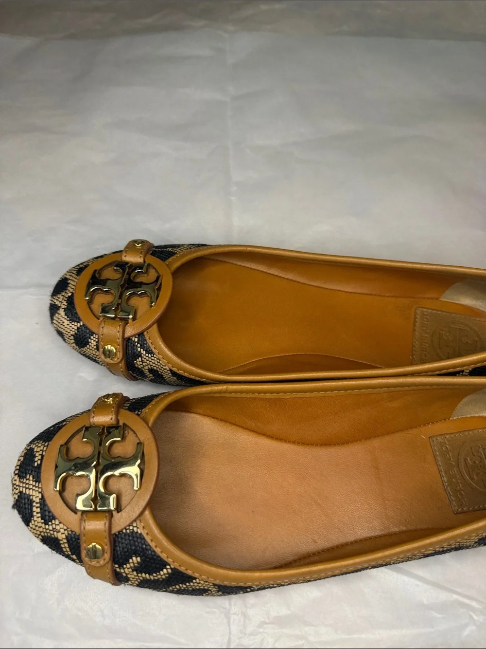 Tory Burch Tan and Black Leopard-Print Leather-Trim Ballet Flats with Gold Logo - Picture 5 of 9